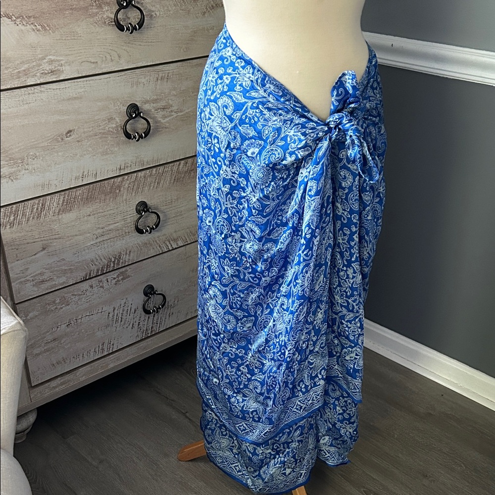 Blue and White floral vintage South Sea Sarong Wrap 100% silk GUC